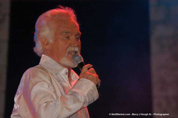 Kenny Rogers @ The Aqueduct on Rose Hall - Friday, January 26, 2007 - 10th Anniversary - Air Jamaica Jazz & Blues Festival 2007 - The Art of Music - Tuesday, January 23 - Saturday, January 27, 2007, The Aqueduct on Rose Hall, Montego Bay, Jamaica - Negril Travel Guide, Negril Jamaica WI - http://www.negriltravelguide.com - info@negriltravelguide.com...!