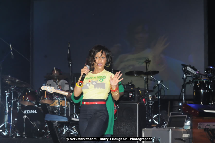 Mary Mary at the Air Jamaica Jazz and Blues Festival 2008 The Art of Music - Saturday, January 26, 2008 - Air Jamaica Jazz & Blues 2008 The Art of Music venue at the Aqaueduct on Rose Hall Resort & Counrty Club, Montego Bay, St. James, Jamaica W.I. - Thursday, January 24 - Saturday, January 26, 2008 - Photographs by Net2Market.com - Claudine Housen & Barry J. Hough Sr, Photographers - Negril Travel Guide, Negril Jamaica WI - http://www.negriltravelguide.com - info@negriltravelguide.com...!