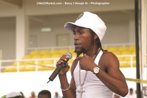 Jah Cure - Cure Fest 2007 - Longing For Concert at Trelawny Multi Purpose Stadium, Trelawny, Jamaica - Sunday, October 14, 2007 - Cure Fest 2007 October 12th-14th, 2007 Presented by Danger Promotions, Iyah Cure Promotions, and Brass Gate Promotions - Alison Young, Publicist - Photographs by Net2Market.com - Barry J. Hough Sr, Photographer - Negril Travel Guide, Negril Jamaica WI - http://www.negriltravelguide.com - info@negriltravelguide.com...!