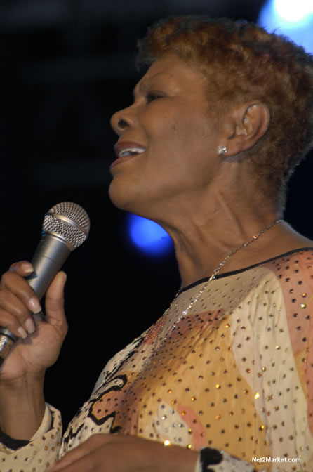 Dionne Warwick - Air Jamaica Jazz & Blues 2005 - The Art Of Music - Cinnamon Hill Golf Course, Rose Hall, Montego Bay - Negril Travel Guide, Negril Jamaica WI - http://www.negriltravelguide.com - info@negriltravelguide.com...!