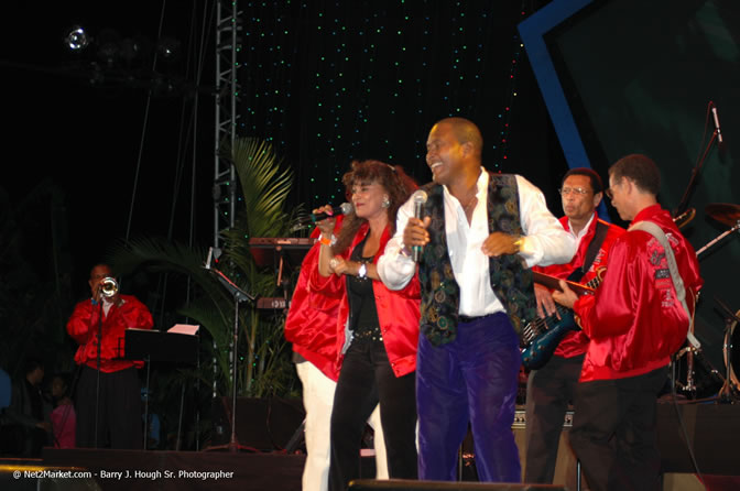 Tribute to Byron Lee and The Dragonaires - 50 Years in the Music Industry - Air Jamaica Jazz & Blues Festival 2006 - The Art of Music - Cinnamon Hill Golf Club - Rosehall Resort & Country Club, Montego Bay, Jamaica W.I. - Thursday, Saturday 28, 2006 - Negril Travel Guide, Negril Jamaica WI - http://www.negriltravelguide.com - info@negriltravelguide.com...!