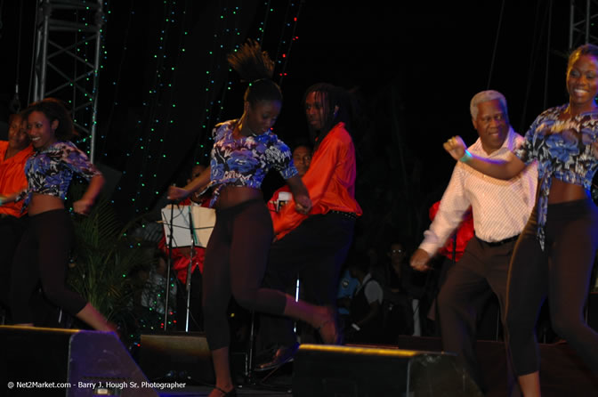 Tribute to Byron Lee and The Dragonaires - 50 Years in the Music Industry - Air Jamaica Jazz & Blues Festival 2006 - The Art of Music - Cinnamon Hill Golf Club - Rosehall Resort & Country Club, Montego Bay, Jamaica W.I. - Thursday, Saturday 28, 2006 - Negril Travel Guide, Negril Jamaica WI - http://www.negriltravelguide.com - info@negriltravelguide.com...!