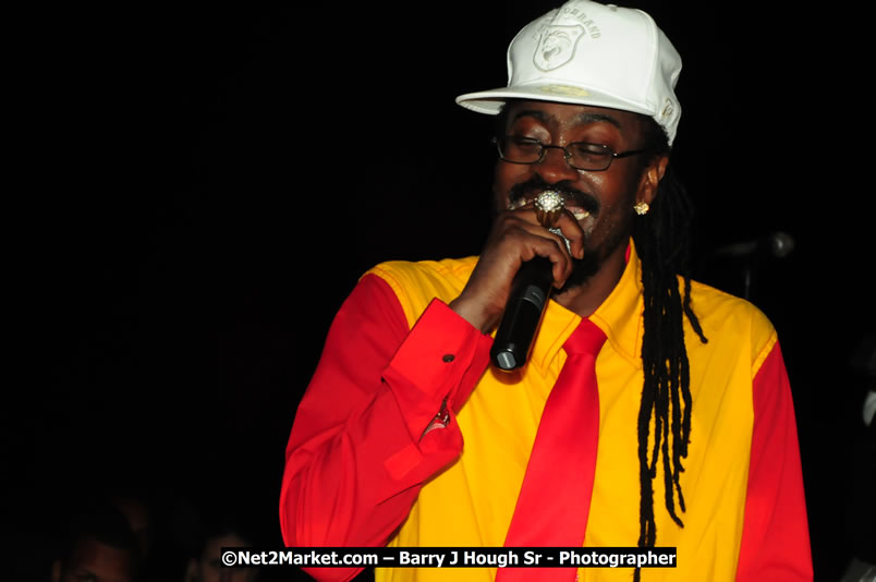 Beenie Man - Live in Concert, plus Hiyah Grade Band @ The Sunset Show @ Negril Escape Resort and Spa, Tuesday, February 3, 2009 - Live Reggae Music at Negril Escape - Tuesday Nights 6:00PM to 10:00 PM - One Love Drive, West End, Negril, Westmoreland, Jamaica W.I. - Photographs by Net2Market.com - Barry J. Hough Sr, Photographer/Photojournalist - The Negril Travel Guide - Negril's and Jamaica's Number One Concert Photography Web Site with over 40,000 Jamaican Concert photographs Published -  Negril Travel Guide, Negril Jamaica WI - http://www.negriltravelguide.com - info@negriltravelguide.com...!