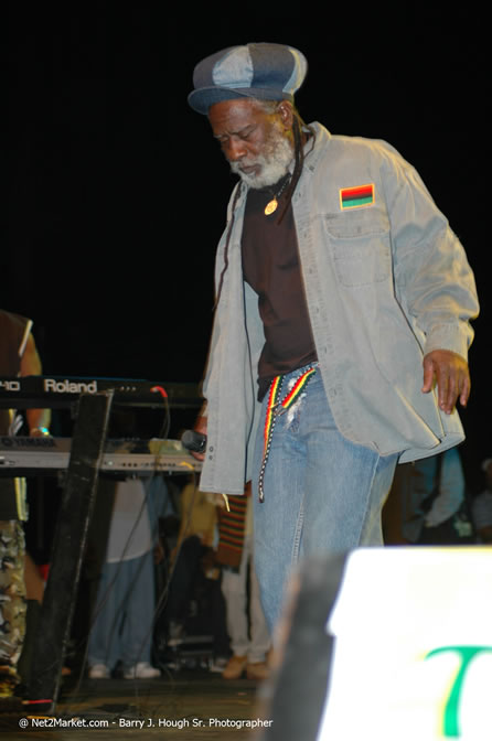 Burning Spear's - Tru Juice Rebel Salute 2006 - Reggae's Premiere Roots Festival - Pre-Show Venue Photos -Port Kaiser Sports Club, Saturday, January 14, 2006 - Negril Travel Guide, Negril Jamaica WI - http://www.negriltravelguide.com - info@negriltravelguide.com...!