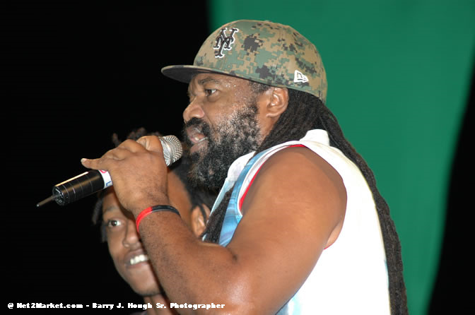 Tony Rebel - Tru Juice Rebel Salute 2006 - Reggae's Premiere Roots Festival - Pre-Show Venue Photos -Port Kaiser Sports Club, Saturday, January 14, 2006 - Negril Travel Guide, Negril Jamaica WI - http://www.negriltravelguide.com - info@negriltravelguide.com...!