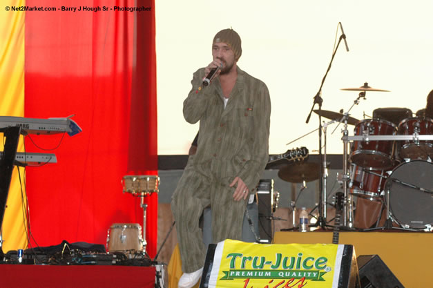 Gentleman @ Tru-Juice Rebel Salute 2007 - Saturday, January 13, 2007, Port Kaiser Sports Club, St. Elizabeth - Negril Travel Guide, Negril Jamaica WI - http://www.negriltravelguide.com - info@negriltravelguide.com...!