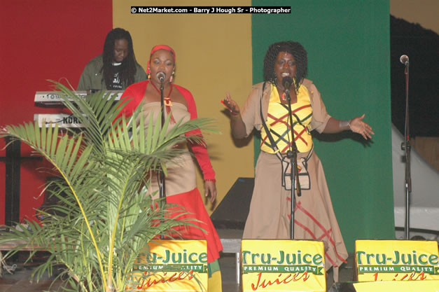 Richie Spice at Tru-Juice Rebel Salute 2008 - The 15th staging of Tru-Juice Rebel Salute, Saturday, January 12, 2008, Port Kaiser Sports Club, St. Elizabeth, Jamaica W.I. - Photographs by Net2Market.com - Barry J. Hough Sr, Photographer - Negril Travel Guide, Negril Jamaica WI - http://www.negriltravelguide.com - info@negriltravelguide.com...!