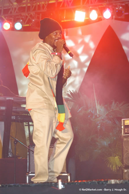 Chuck Fenda - Red Stripe Reggae Sumfest 2005 - Dancehall Night - July 21th, 2005 - Negril Travel Guide, Negril Jamaica WI - http://www.negriltravelguide.com - info@negriltravelguide.com...!