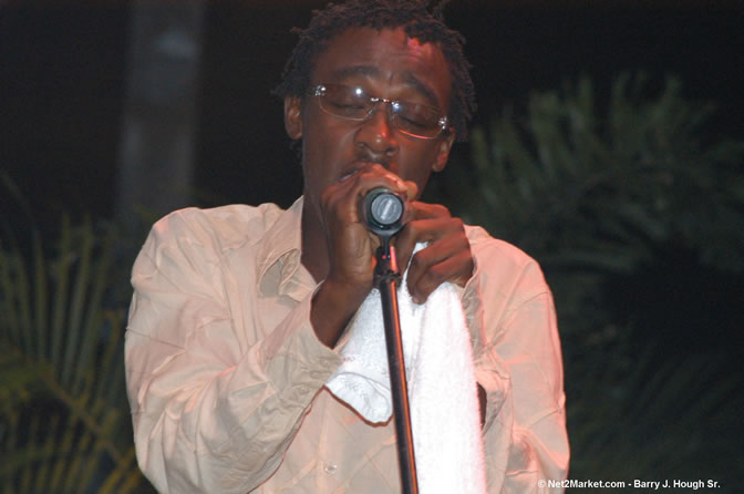 Little Hero - Red Stripe Reggae Sumfest 2005 - Dancehall Night - July 21th, 2005 - Negril Travel Guide, Negril Jamaica WI - http://www.negriltravelguide.com - info@negriltravelguide.com...!