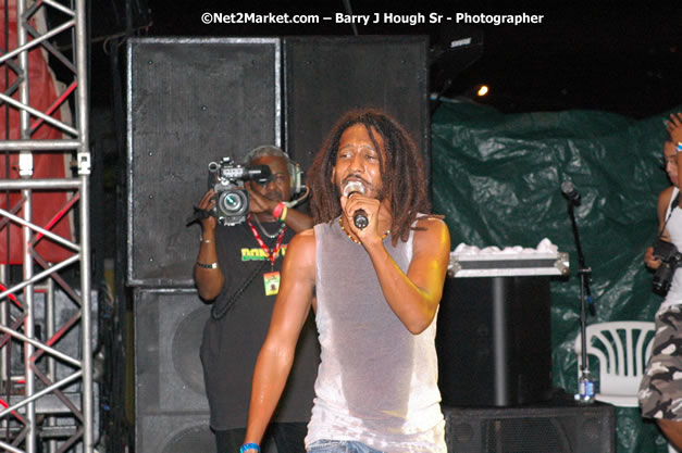 Rootz Underground - Red Stripe Reggae Sumfest 2007 - Zenith - Saturday, July 21, 2007 - Catherine Hall, Montego Bay, St James, Jamaica W.I. - Negril Travel Guide, Negril Jamaica WI - http://www.negriltravelguide.com - info@negriltravelguide.com...!