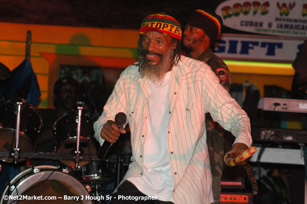 Tarrus Riley, Jimmy Riley, and Dwayne Stephensen - Money Cologne Promotions in association with "British Link Up" presents Summer Jam featuring She's Royal Tarrus Riley & Jimmy Riley - Plus Ras Slick, Sham Dawg, and Whiskey Bagio @ Roots Bamboo, Norman Manley Boulevard, Negril, Jamaica W.I. - Backed up Dean Fraser & The Hurricanne Band - MC Barry G and Rev. BB - July 25, 2007 - Negril Travel Guide.com, Negril Jamaica WI - http://www.negriltravelguide.com - info@negriltravelguide.com...!