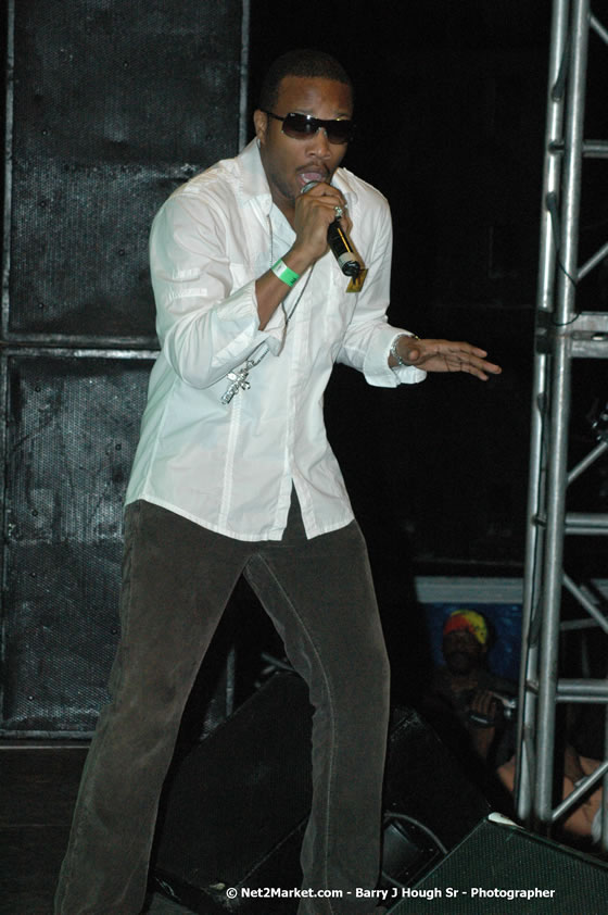 Assassin - Smile Jamaica, Nine Miles, St Anns, Jamaica - Saturday, February 10, 2007 - The Smile Jamaica Concert, a symbolic homecoming in Bob Marley's birthplace of Nine Miles - Negril Travel Guide, Negril Jamaica WI - http://www.negriltravelguide.com - info@negriltravelguide.com...!