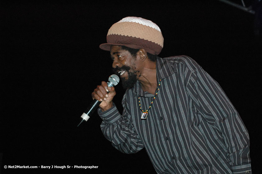 Coco Tea - Smile Jamaica, Nine Miles, St Anns, Jamaica - Saturday, February 10, 2007 - The Smile Jamaica Concert, a symbolic homecoming in Bob Marley's birthplace of Nine Miles - Negril Travel Guide, Negril Jamaica WI - http://www.negriltravelguide.com - info@negriltravelguide.com...!