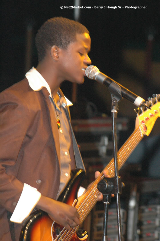 Javaughn “Genius” Bond - Smile Jamaica, Nine Miles, St Anns, Jamaica - Saturday, February 10, 2007 - The Smile Jamaica Concert, a symbolic homecoming in Bob Marley's birthplace of Nine Miles - Negril Travel Guide, Negril Jamaica WI - http://www.negriltravelguide.com - info@negriltravelguide.com...!