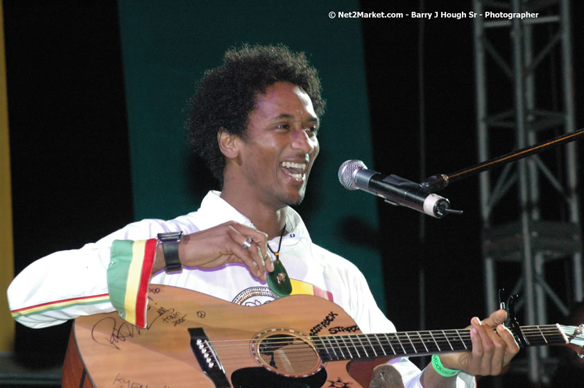 Ky-Enie - Smile Jamaica, Nine Miles, St Anns, Jamaica - Saturday, February 10, 2007 - The Smile Jamaica Concert, a symbolic homecoming in Bob Marley's birthplace of Nine Miles - Negril Travel Guide, Negril Jamaica WI - http://www.negriltravelguide.com - info@negriltravelguide.com...!