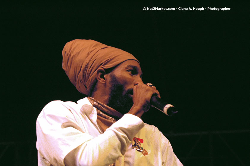 Spragga Benz - Smile Jamaica, Nine Miles, St Anns, Jamaica - Saturday, February 10, 2007 - The Smile Jamaica Concert, a symbolic homecoming in Bob Marley's birthplace of Nine Miles - Negril Travel Guide, Negril Jamaica WI - http://www.negriltravelguide.com - info@negriltravelguide.com...!