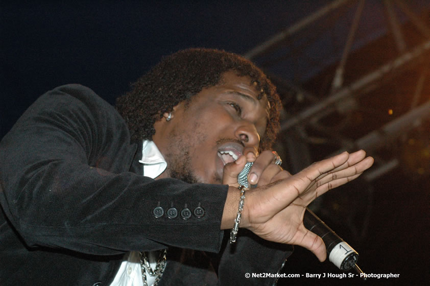 Wayne Marshall - Smile Jamaica, Nine Miles, St Anns, Jamaica - Saturday, February 10, 2007 - The Smile Jamaica Concert, a symbolic homecoming in Bob Marley's birthplace of Nine Miles - Negril Travel Guide, Negril Jamaica WI - http://www.negriltravelguide.com - info@negriltravelguide.com...!