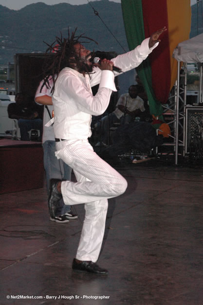 Buju Banton - Red Stripe Reggae Sumfest 2006 - The Summit - Jamaica's Greatest, The World's Best - Saturday, July 22, 2006 - Montego Bay, Jamaica - Negril Travel Guide, Negril Jamaica WI - http://www.negriltravelguide.com - info@negriltravelguide.com...!