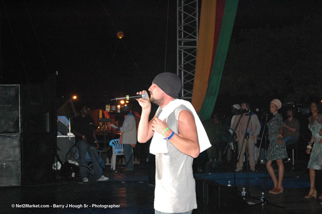 Damian Marley - Red Stripe Reggae Sumfest 2006 - The Summit - Jamaica's Greatest, The World's Best - Saturday, July 22, 2006 - Montego Bay, Jamaica - Negril Travel Guide, Negril Jamaica WI - http://www.negriltravelguide.com - info@negriltravelguide.com...!