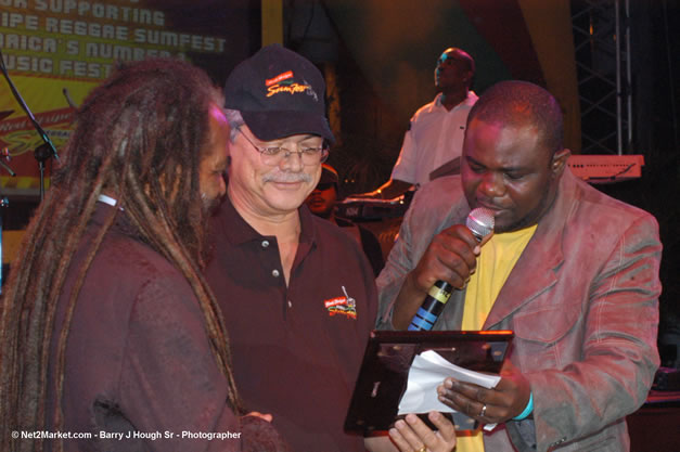 John Holt Recipient of Reggae Sumfest Lifetime Award - Ignition - The Internation Fire Blazes - Friday, July 21, 2006 - Montego Bay, Jamaica - Negril Travel Guide, Negril Jamaica WI - http://www.negriltravelguide.com - info@negriltravelguide.com...!