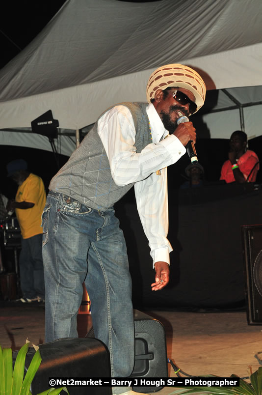 Coco T @ Unite The People An International Reggae Fest, Featuring: Beres Hammond, Coco T, Queen Ifrica, Khalil, Cameal Davis, Iley Dread, Rochelle, Geoffrey Star, Ras Penco, Kool DeLoy, Otis Gayle, J.McKay, Tiney Winey, Venue at Norman Manley Boulevard, Negril, Westmoreland, Jamaica - Saturday, April 4, 2009 - Photographs by Net2Market.com - Barry J. Hough Sr, Photographer/Photojournalist - Negril Travel Guide, Negril Jamaica WI - http://www.negriltravelguide.com - info@negriltravelguide.com...!