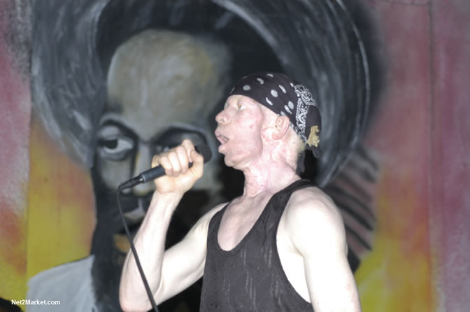 Live in Concert - Yellowman - Peter Metro - Bobby Dread - Swallow - backed by the Indika Band - Boubon Beach Restaurant, Beach Bar & Oceanfront Accommodations - Negril Travel Guide, Negril Jamaica WI - http://www.negriltravelguide.com - info@negriltravelguide.com...!