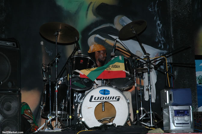 Frankie Paul & King Yellowman - Bobby Dread - Swallow - backed by the Indika Band - MC Earl Polkadot - Presented by Boubon Beach Restaurant, Beach Bar & Oceanfront Accommodations - Negril Travel Guide, Negril Jamaica WI - http://www.negriltravelguide.com - info@negriltravelguide.com...!