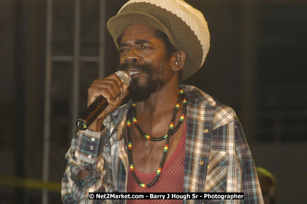 Cocoa Tea - Cure Fest 2007 - Longing For Concert at Trelawny Multi Purpose Stadium, Trelawny, Jamaica - Sunday, October 14, 2007 - Cure Fest 2007 October 12th-14th, 2007 Presented by Danger Promotions, Iyah Cure Promotions, and Brass Gate Promotions - Alison Young, Publicist - Photographs by Net2Market.com - Barry J. Hough Sr, Photographer - Negril Travel Guide, Negril Jamaica WI - http://www.negriltravelguide.com - info@negriltravelguide.com...!