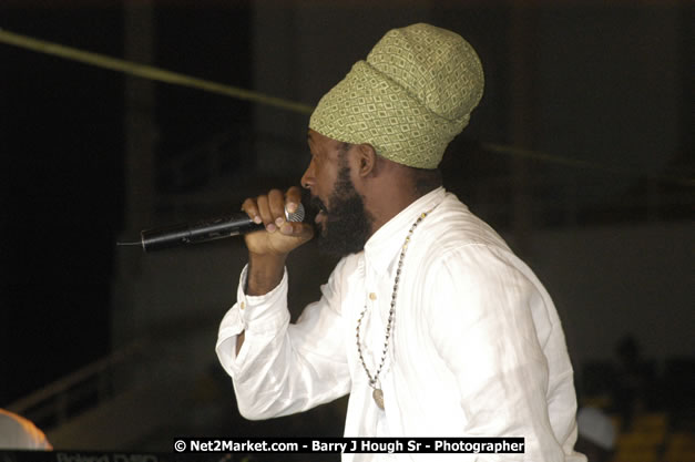 Lutan Fyah - Cure Fest 2007 - Longing For Concert at Trelawny Multi Purpose Stadium, Trelawny, Jamaica - Sunday, October 14, 2007 - Cure Fest 2007 October 12th-14th, 2007 Presented by Danger Promotions, Iyah Cure Promotions, and Brass Gate Promotions - Alison Young, Publicist - Photographs by Net2Market.com - Barry J. Hough Sr, Photographer - Negril Travel Guide, Negril Jamaica WI - http://www.negriltravelguide.com - info@negriltravelguide.com...!