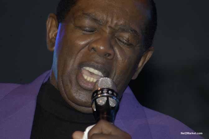 Lou Rawls - Air Jamaica Jazz & Blues 2005 - The Art Of Music - Cinnamon Hill Golf Course, Rose Hall, Montego Bay - Negril Travel Guide, Negril Jamaica WI - http://www.negriltravelguide.com - info@negriltravelguide.com...!