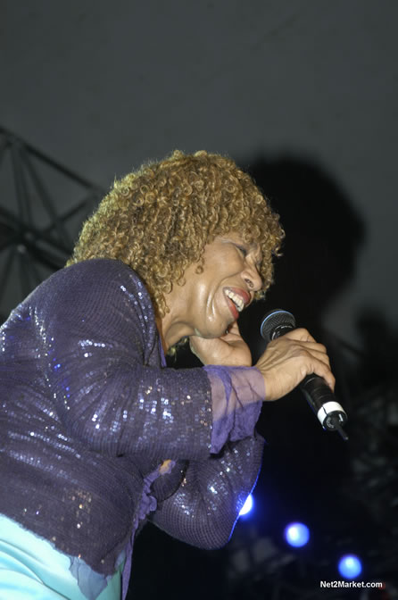 Roberta Flack - Air Jamaica Jazz & Blues 2005 - The Art Of Music - Cinnamon Hill Golf Course, Rose Hall, Montego Bay - Negril Travel Guide, Negril Jamaica WI - http://www.negriltravelguide.com - info@negriltravelguide.com...!