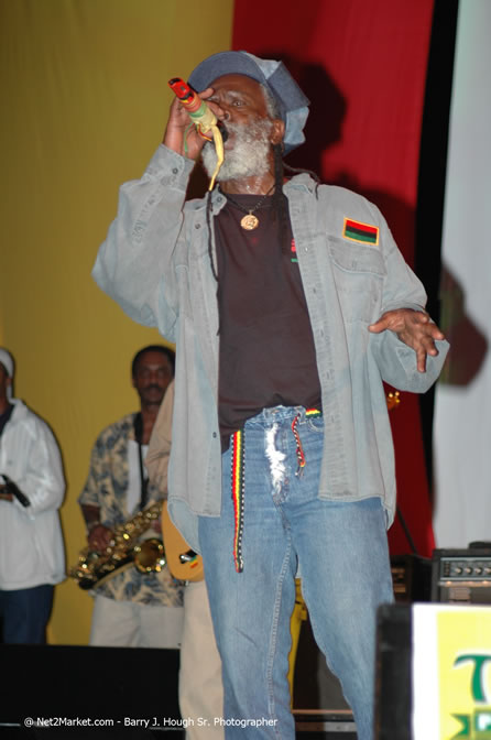 Burning Spear's - Tru Juice Rebel Salute 2006 - Reggae's Premiere Roots Festival - Pre-Show Venue Photos -Port Kaiser Sports Club, Saturday, January 14, 2006 - Negril Travel Guide, Negril Jamaica WI - http://www.negriltravelguide.com - info@negriltravelguide.com...!