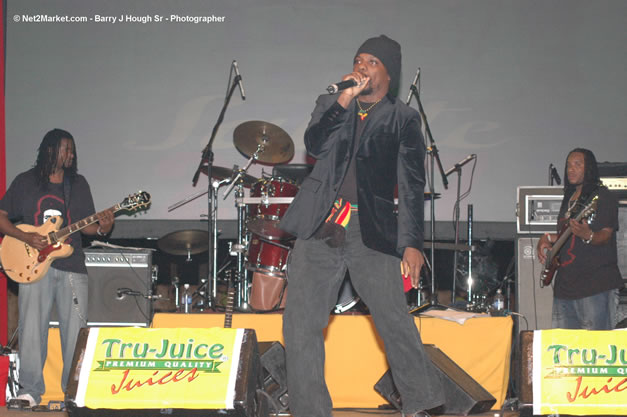 Chuck Fenda @ Tru-Juice Rebel Salute 2007 - Saturday, January 13, 2007, Port Kaiser Sports Club, St. Elizabeth - Negril Travel Guide, Negril Jamaica WI - http://www.negriltravelguide.com - info@negriltravelguide.com...!
