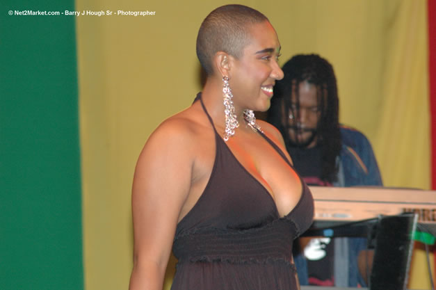 Diana King @ Tru-Juice Rebel Salute 2007 - Saturday, January 13, 2007, Port Kaiser Sports Club, St. Elizabeth - Negril Travel Guide, Negril Jamaica WI - http://www.negriltravelguide.com - info@negriltravelguide.com...!