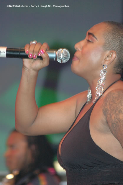 Diana King @ Tru-Juice Rebel Salute 2007 - Saturday, January 13, 2007, Port Kaiser Sports Club, St. Elizabeth - Negril Travel Guide, Negril Jamaica WI - http://www.negriltravelguide.com - info@negriltravelguide.com...!
