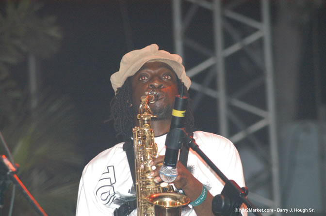 Andy Vernon - Red Stripe Reggae Sumfest 2005 - International Night - July 22th, 2005 - Negril Travel Guide, Negril Jamaica WI - http://www.negriltravelguide.com - info@negriltravelguide.com...!