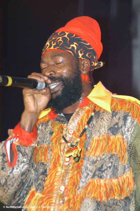 Capleton - Red Stripe Reggae Sumfest 2005 - Dancehall Night - July 21th, 2005 - Negril Travel Guide, Negril Jamaica WI - http://www.negriltravelguide.com - info@negriltravelguide.com...!