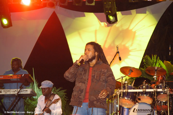 Damian "Junior Gong" Marley & Stephen Marley - Red Stripe Reggae Sumfest 2005 - International Night #2 - July 23th, 2005 - Negril Travel Guide, Negril Jamaica WI - http://www.negriltravelguide.com - info@negriltravelguide.com...!