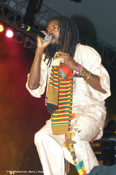 IWayne - Red Stripe Reggae Sumfest 2005 - Dancehall Night - July 21th, 2005 - Negril Travel Guide, Negril Jamaica WI - http://www.negriltravelguide.com - info@negriltravelguide.com...!