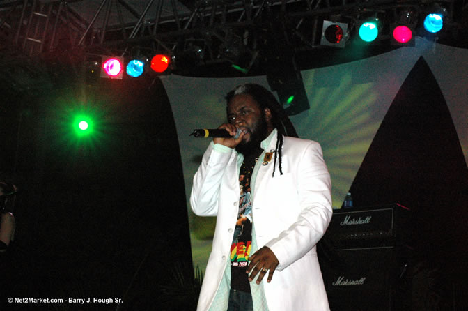 Morgan Heritage - Red Stripe Reggae Sumfest 2005 - International Night - July 22th, 2005 - Negril Travel Guide, Negril Jamaica WI - http://www.negriltravelguide.com - info@negriltravelguide.com...!