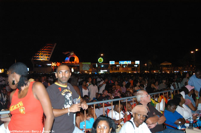 Other Photos - Red Stripe Reggae Sumfest 2005 - International Night #2 - July 23th, 2005 - Negril Travel Guide, Negril Jamaica WI - http://www.negriltravelguide.com - info@negriltravelguide.com...!