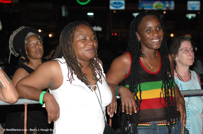 Other Photos - Red Stripe Reggae Sumfest 2005 - International Night #2 - July 23th, 2005 - Negril Travel Guide, Negril Jamaica WI - http://www.negriltravelguide.com - info@negriltravelguide.com...!