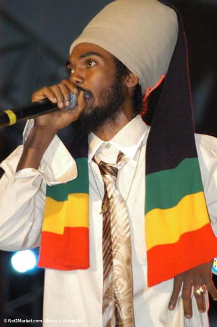 Turbulence - Red Stripe Reggae Sumfest 2005 - Dancehall Night - July 21th, 2005 - Negril Travel Guide, Negril Jamaica WI - http://www.negriltravelguide.com - info@negriltravelguide.com...!