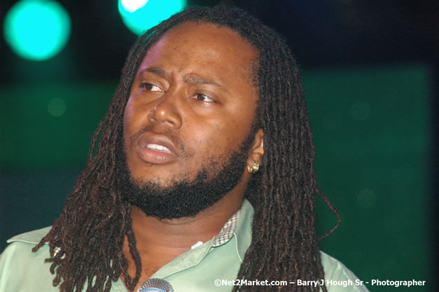 Dwayne Stephenson - Red Stripe Reggae Sumfest 2007 - Zenith - Saturday, July 21, 2007 - Catherine Hall, Montego Bay, St James, Jamaica W.I. - Negril Travel Guide, Negril Jamaica WI - http://www.negriltravelguide.com - info@negriltravelguide.com...!