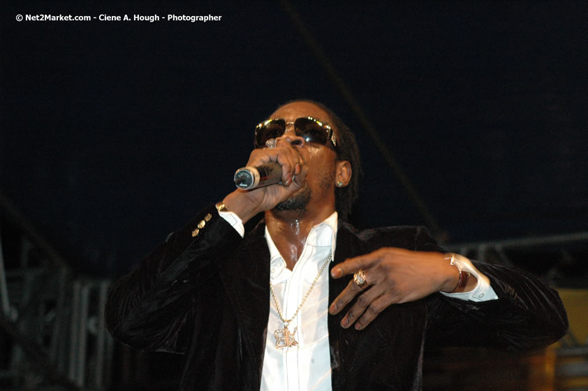 Bounty Killer - Smile Jamaica, Nine Miles, St Anns, Jamaica - Saturday, February 10, 2007 - The Smile Jamaica Concert, a symbolic homecoming in Bob Marley's birthplace of Nine Miles - Negril Travel Guide, Negril Jamaica WI - http://www.negriltravelguide.com - info@negriltravelguide.com...!