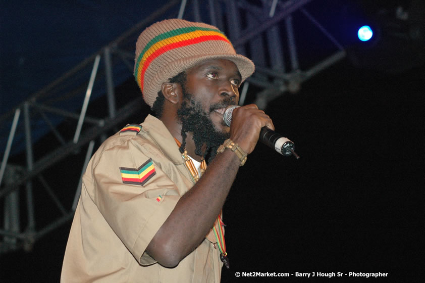 Chezidek - Smile Jamaica, Nine Miles, St Anns, Jamaica - Saturday, February 10, 2007 - The Smile Jamaica Concert, a symbolic homecoming in Bob Marley's birthplace of Nine Miles - Negril Travel Guide, Negril Jamaica WI - http://www.negriltravelguide.com - info@negriltravelguide.com...!
