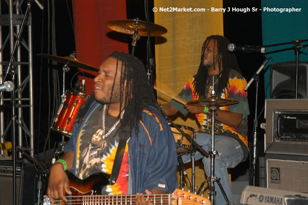 Live Wyah Band - Smile Jamaica, Nine Miles, St Anns, Jamaica - Saturday, February 10, 2007 - The Smile Jamaica Concert, a symbolic homecoming in Bob Marley's birthplace of Nine Miles - Negril Travel Guide, Negril Jamaica WI - http://www.negriltravelguide.com - info@negriltravelguide.com...!
