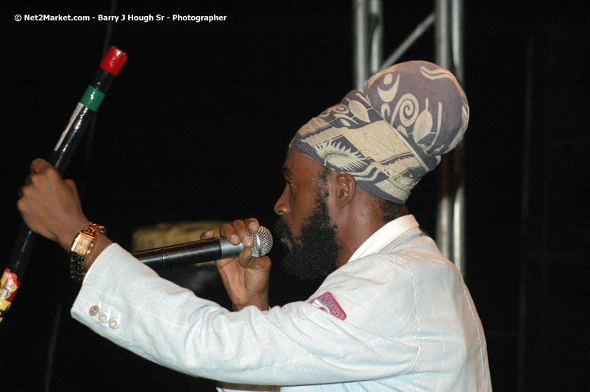 Lutan Fyah - Smile Jamaica, Nine Miles, St Anns, Jamaica - Saturday, February 10, 2007 - The Smile Jamaica Concert, a symbolic homecoming in Bob Marley's birthplace of Nine Miles - Negril Travel Guide, Negril Jamaica WI - http://www.negriltravelguide.com - info@negriltravelguide.com...!