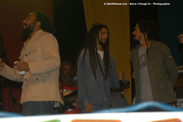 The Marley Brother's - Damian, Stephen, Julian, and Kimani - Smile Jamaica, Nine Miles, St Anns, Jamaica - Saturday, February 10, 2007 - The Smile Jamaica Concert, a symbolic homecoming in Bob Marley's birthplace of Nine Miles - Negril Travel Guide, Negril Jamaica WI - http://www.negriltravelguide.com - info@negriltravelguide.com...!