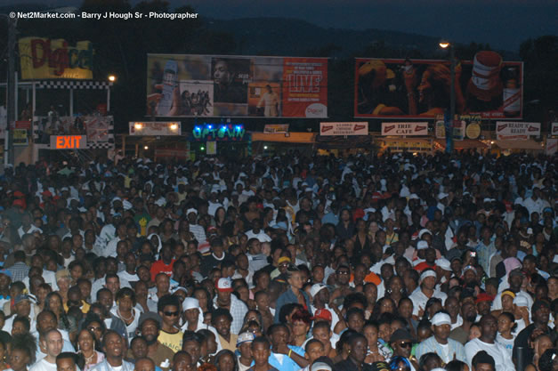 Beenie Man - Red Stripe Reggae Sumfest 2006 - Stormfront - The Blazing Dance Hall Night - Thursday, July 20, 2006 - Catherine Hall Venue - Montego Bay, Jamaica - Negril Travel Guide, Negril Jamaica WI - http://www.negriltravelguide.com - info@negriltravelguide.com...!